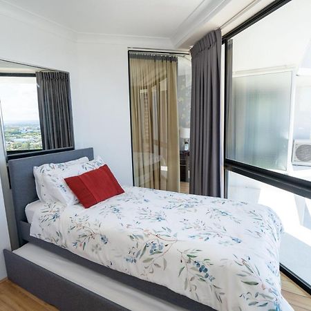 Large Surfers Paradise Apartment With Fantastic Views Gold Coast Eksteriør billede