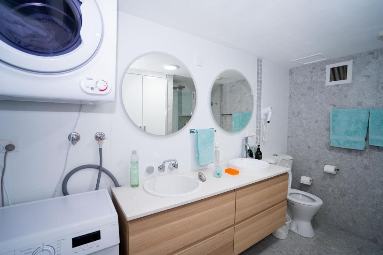 Large Surfers Paradise Apartment With Fantastic Views Gold Coast Eksteriør billede