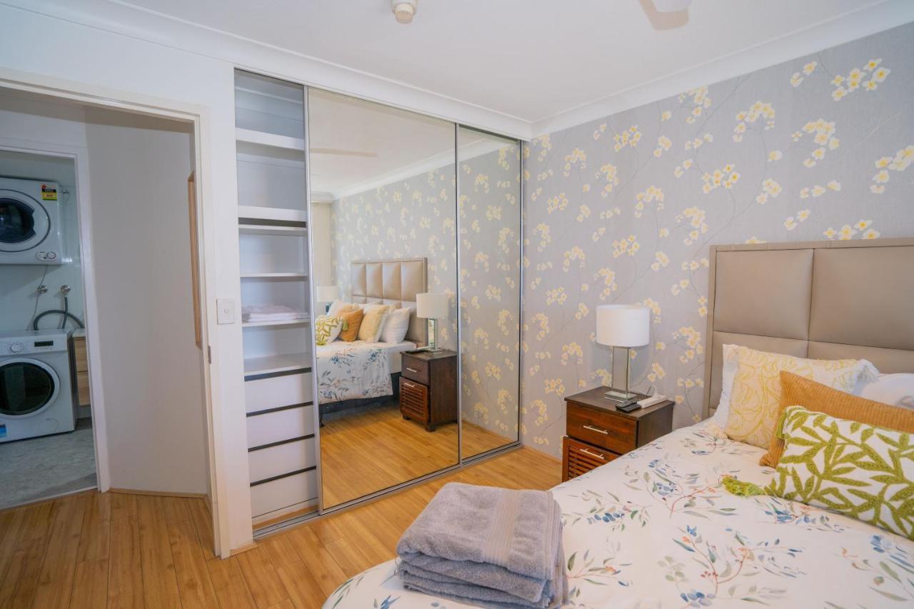 Large Surfers Paradise Apartment With Fantastic Views Gold Coast Eksteriør billede