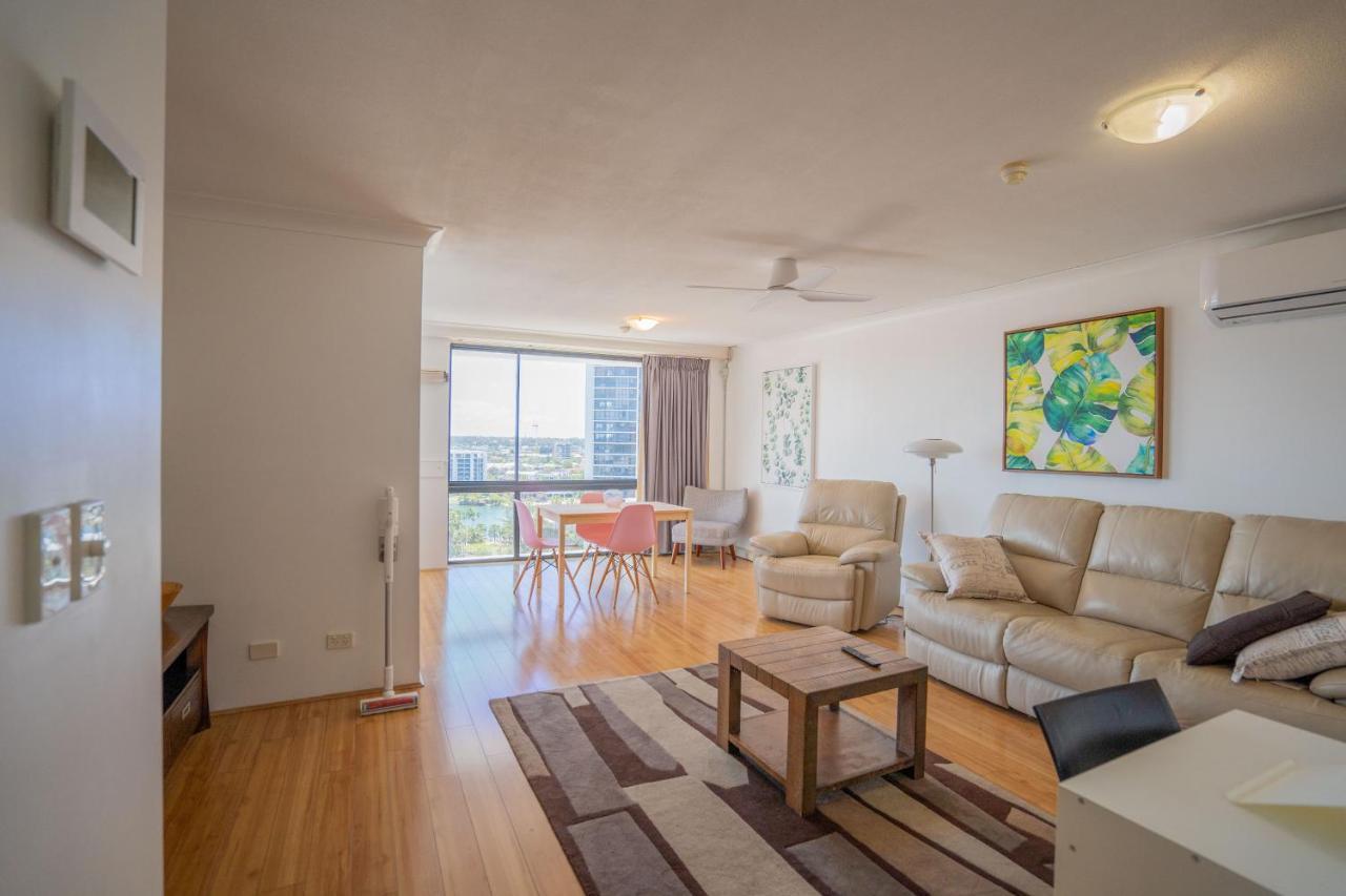 Large Surfers Paradise Apartment With Fantastic Views Gold Coast Eksteriør billede