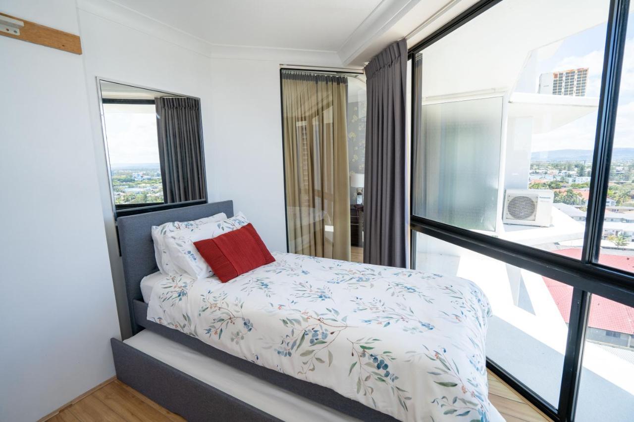 Large Surfers Paradise Apartment With Fantastic Views Gold Coast Eksteriør billede