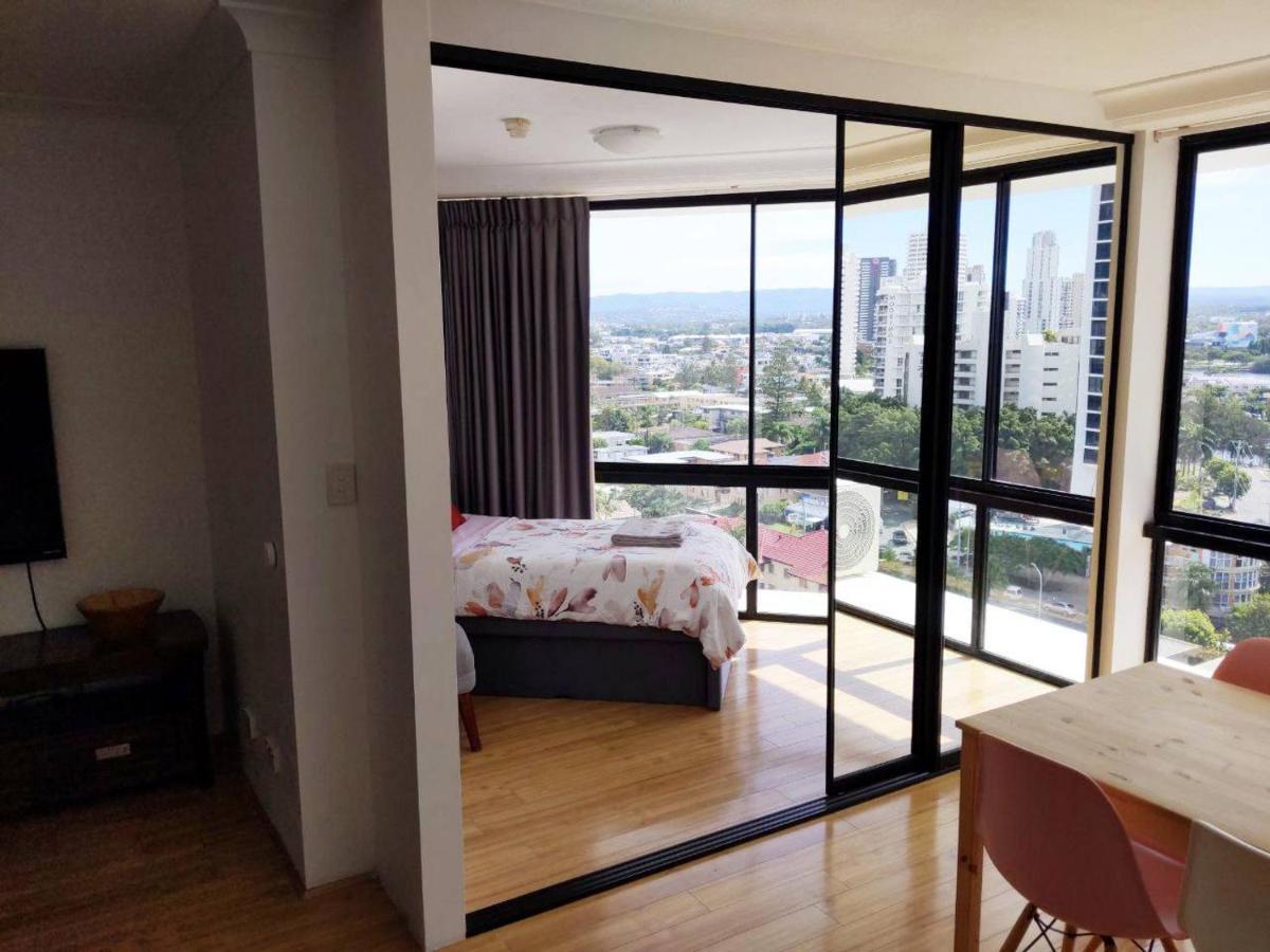 Large Surfers Paradise Apartment With Fantastic Views Gold Coast Eksteriør billede